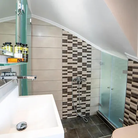 Sunshine Junior Hanya